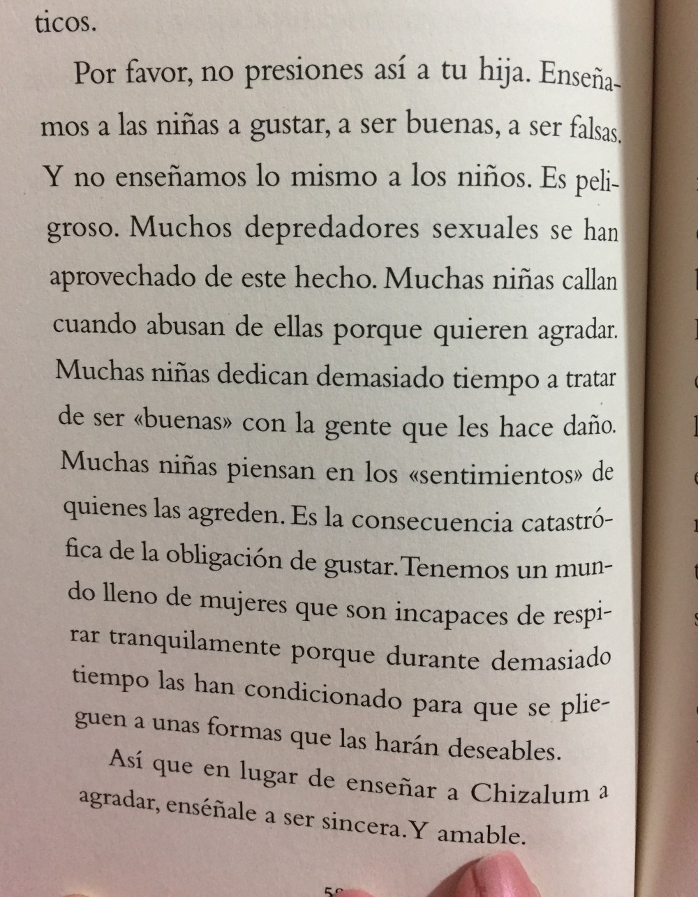 Fragmento del libro Cómo educar en el feminismo de Chimamanda Ngozi Adichie