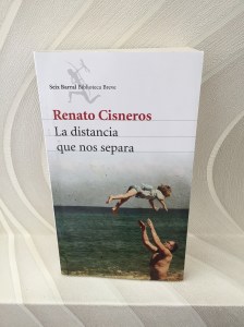 Libro La distancia que nos separa de Renato Cisneros