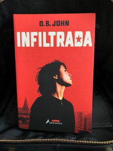 Libro Infiltrada de D.B. John